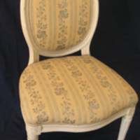 SLM 399 1-2 - Gustavianska stolar med genombruten medaljongrygg från 1700-talets senare del
