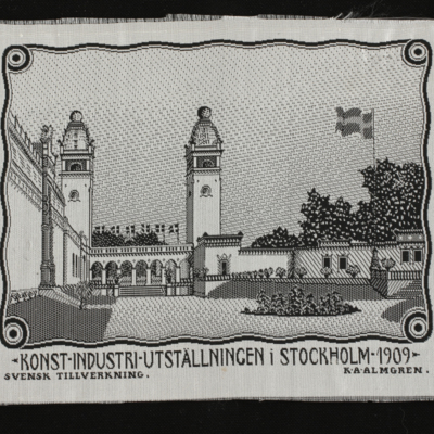 SLM 10574 3 - Vävd sidenduk med motiv från konst- och industriutställningen i Stockholm 1909