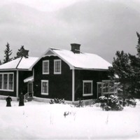 SLM R126-99-5 - Nämdö skola i snölandskap