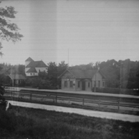 SLM X10-070 - Stjärnholm, TGOJ:s järnvägsstation och kyrkan omkring 1900