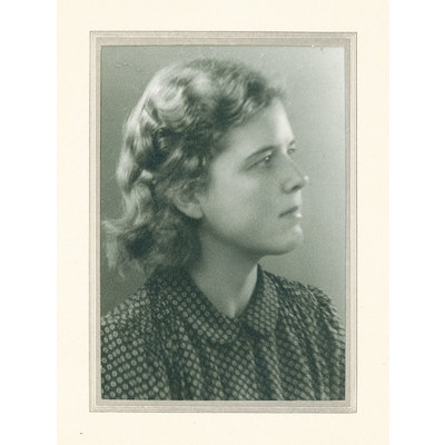 SLM P2014-718 - Anna Segelberg år 1945