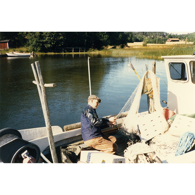 SLM HE-U-11 - Sigge Karlsson i båten, Lilla Uttervik, 1987