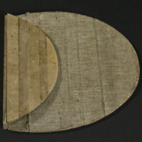 SLM 22156 - Karottunderlägg av trä, oval form med undersida av textil