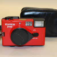SLM 34957 1-2 - Kamera, Konica Pop från 1984
