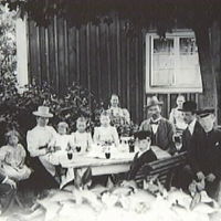 SLM M002970 - Garvare Olsson i Bilsbro med familj år 1892