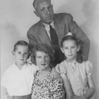 SLM P09-690 - Oscar Hersson med fru och barnen i Mexico ca 1942