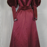 SLM 11369 1-2 - Vinröd klänning av siden och sammet, har tillhört Elisabeth Uggla f. 1863