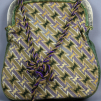 SLM 25134 - Väska, mindre handväska med broderad framsida, botten och baksida av skinn