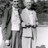 SLM R148-99-5 - Honorine Hermelin och Ebba Holgersson på 1940-talet