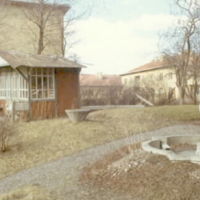 SLM M022170 - Lusthus vid Östra Kyrkogatan 12 i Nyköping år 1973