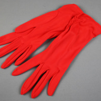 SLM 29163 - Röda handskar i nylon från Leck's Textil i Gnesta