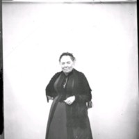 SLM Ö87 - Porträtt, äldre kvinna med schal