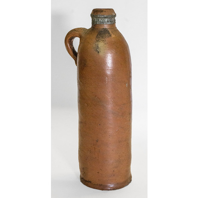 SLM 9692 - Flaskformat krus av stengods från Selters i Nassau, Tyskland, 1800-tal