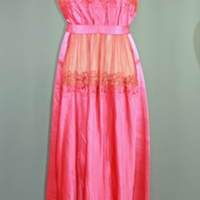 SLM 11203 - Klänning av rosa siden, har burits av Vendla Brown f. 1880