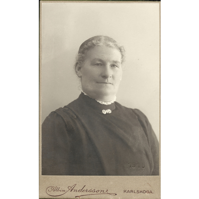 SLM P2020-0231 - Johanna Hammarbäck född Danielsson (1864-1945), Karlskoga omkring 1915