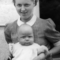 SLM P07-2514 - Ingrid Brolin och äldsta dottern Åsa 1941