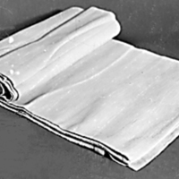 SLM 27051, 27052 - Två handvävda underlakan av bomull och linne, märkt AM