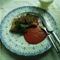 SLM S31-98-30 - Mannagrynsfiskar med tomatsås