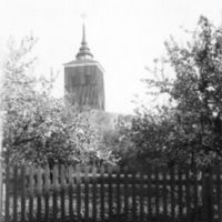 SLM X213-78 - Västra klockstapeln i Nyköping, från Repslagaregatan, troligen omkring 1920