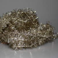 SLM 25947 7 - Glitter till julgranen tillverkat av silverfoliepapper, från Eskilstuna