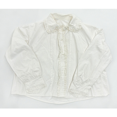 SLM 52514 - Vit pojkskjorta prydd med spetsar och sydda veck, tidigt 1900-tal