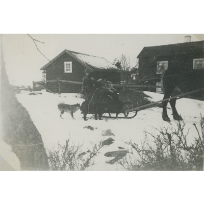 SLM P07-645 - Släde i snön vid Björktorp, 1935