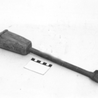 SLM 1392 - Stämjärn använd vid tillverkning av takrännor, från Laggartorp i Lunda socken