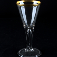 SLM 7252 - Spetsglas med guldkant och väder i benet, 1700-talets slut