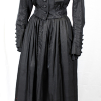 SLM 9818 - Tvådelad svart klänning av siden med bomullsfoder