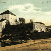 SLM P07-1886 - Färglagt vykort, Nyköpingshus, tidigt 1900-tal