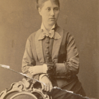 SLM P11-4233 - Kvinna vid stol, 1870-tal