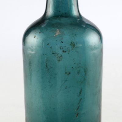 SLM 22475 - Flaska av turkos glas, handgjord regalin, 1800-tal