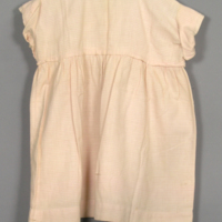 SLM 22436 - Barnklänning av rosarandigt bomullstyg