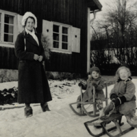 SLM P08-2234 - Ingrid Zettervall med syskonbarnen, Ellesta, 1937