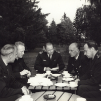 SLM P07-2197 - Underofficerare på Rosersberg år 1958, Sigurd Eriksson till höger