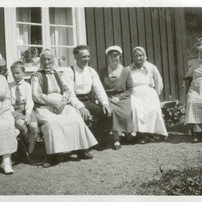 SLM P2016-0225 - Släkträff på Norrmalm i Svärta, ca 1930