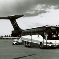 SLM SB13-972 - Anslutningsbussar till chartertrafik från Skavsta