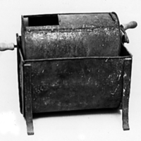 SLM 13416 - Kafferostare med trumma och vev, tillverkad av järn
