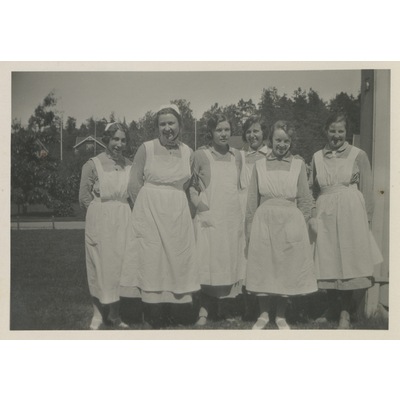 SLM P2017-0017 - Sjuksystrar på Kullbergska ca 1941
