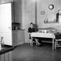 SLM R181-78-1 - Fru Karlsson år 1945