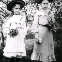 SLM AR91 - Elvira Nahlbom och Ingeborg Simonsson, Mosstorp Västra Vingåker, 1910-tal