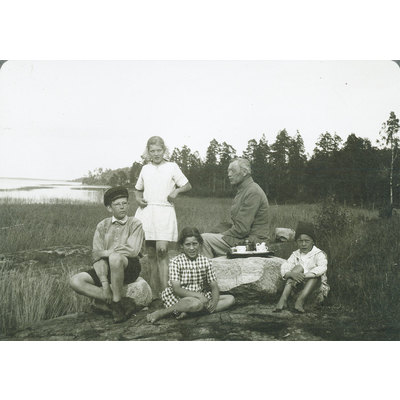 Länsveterinären Torsten Segelberg med familj i Nyköping