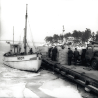 SLM POR57-5340-3 - Strömmingsfiskare vid Hummelvik 1957