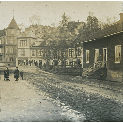 SLM DIA2022-0162 - Västra Storgatan vid Stora torget i Gnesta, 1900-talet