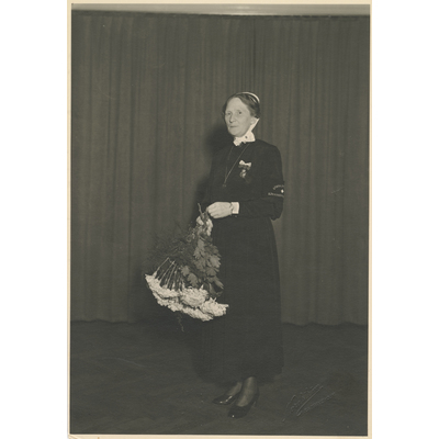 SLM P2017-0033 - Syster Anna julen 1943