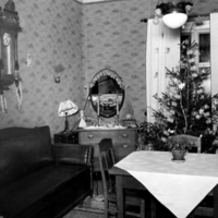 SLM R187-78-1 - Vardagsrum julen 1945