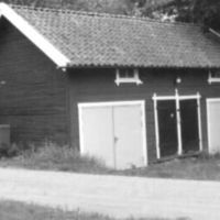 SLM S26-86-8A - Redskapsbod på Sundby sjukhusområde vid Strängnäs 1986