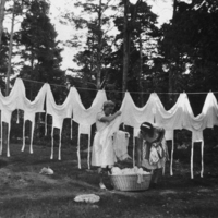 SLM P07-2496 - Tvätt hänges vid Benninge lanthushållsskola 1947