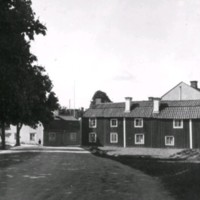 SLM M033667 - Östra Kvarngatan mot Östra Bergsgatan i Nyköping, tidigt 1900-tal