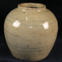 SLM 28177 - Vas, ingefärskruka, av ljusgrått stengods, sannolikt kinesisk